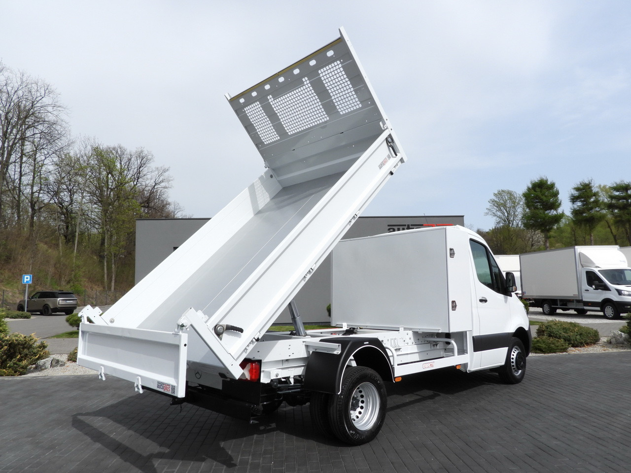 MERCEDES SPRINTER 516 TIPPER CRUISE CONTROL TWIN WHEELS AIR CONDITIONING 160HP - Xe ben nhỏ: hình 3 MERCEDES SPRINTER 516 TIPPER CRUISE CONTROL TWIN WHEELS AIR CONDITIONING 160HP - Xe ben nhỏ: hình 3