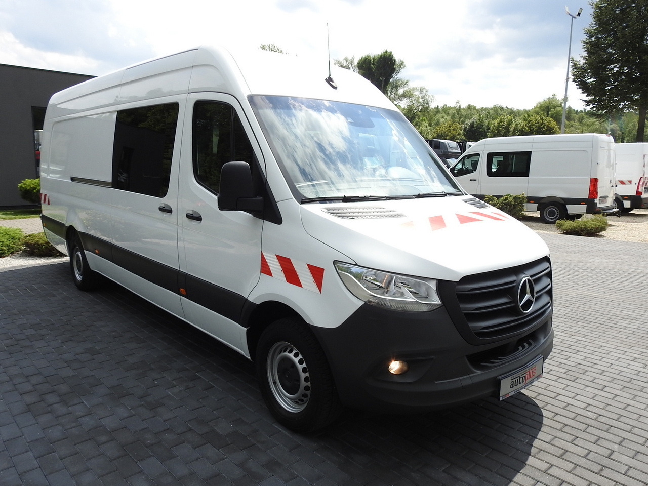 MERCEDES SPRINTER BOX DELIVERY VAN 5 SEATS CRUISE CONTROL NAVIGATION AIR CONDITIONING AUTOMATIC TRANSMISSION 160HP - Xe van chở hàng: hình 4 MERCEDES SPRINTER BOX DELIVERY VAN 5 SEATS CRUISE CONTROL NAVIGATION AIR CONDITIONING AUTOMATIC TRANSMISSION 160HP - Xe van chở hàng: hình 4