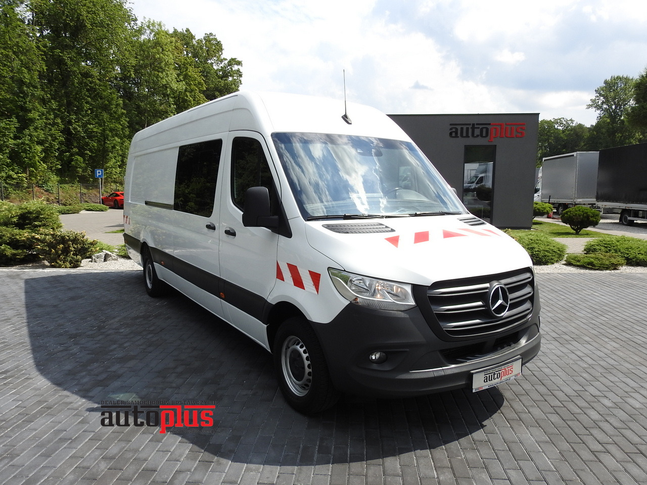 MERCEDES SPRINTER BOX DELIVERY VAN 5 SEATS CRUISE CONTROL NAVIGATION AIR CONDITIONING AUTOMATIC TRANSMISSION 160HP - Xe van chở hàng: hình 1 MERCEDES SPRINTER BOX DELIVERY VAN 5 SEATS CRUISE CONTROL NAVIGATION AIR CONDITIONING AUTOMATIC TRANSMISSION 160HP - Xe van chở hàng: hình 1