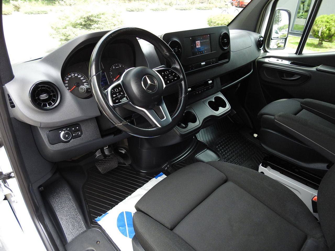 MERCEDES SPRINTER BOX DELIVERY VAN 5 SEATS CRUISE CONTROL NAVIGATION AIR CONDITIONING AUTOMATIC TRANSMISSION 160HP - Xe van chở hàng: hình 2 MERCEDES SPRINTER BOX DELIVERY VAN 5 SEATS CRUISE CONTROL NAVIGATION AIR CONDITIONING AUTOMATIC TRANSMISSION 160HP - Xe van chở hàng: hình 2