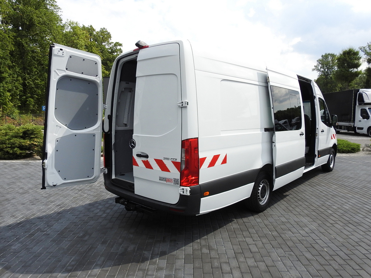 MERCEDES SPRINTER BOX DELIVERY VAN 5 SEATS CRUISE CONTROL NAVIGATION AIR CONDITIONING AUTOMATIC TRANSMISSION 160HP - Xe van chở hàng: hình 3 MERCEDES SPRINTER BOX DELIVERY VAN 5 SEATS CRUISE CONTROL NAVIGATION AIR CONDITIONING AUTOMATIC TRANSMISSION 160HP - Xe van chở hàng: hình 3