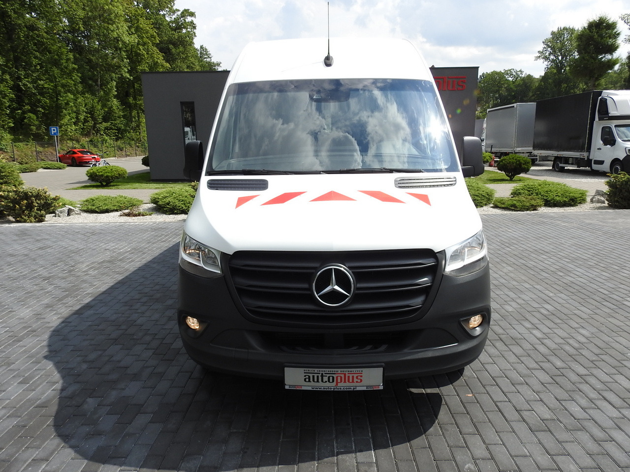 MERCEDES SPRINTER BOX DELIVERY VAN 5 SEATS CRUISE CONTROL NAVIGATION AIR CONDITIONING AUTOMATIC TRANSMISSION 160HP - Xe van chở hàng: hình 5 MERCEDES SPRINTER BOX DELIVERY VAN 5 SEATS CRUISE CONTROL NAVIGATION AIR CONDITIONING AUTOMATIC TRANSMISSION 160HP - Xe van chở hàng: hình 5