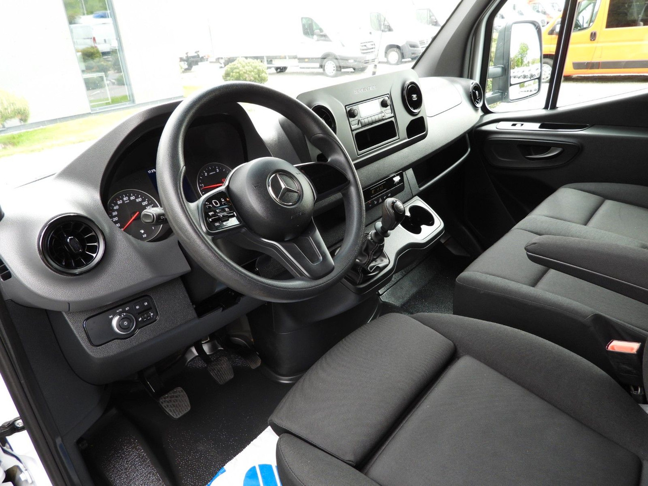 Mercedes-Benz SPRINTER 519 PRITSCHE PLANE 8 PALETTEN WEBASTO - Xe van thùng mui bạt: hình 2 Mercedes-Benz SPRINTER 519 PRITSCHE PLANE 8 PALETTEN WEBASTO - Xe van thùng mui bạt: hình 2