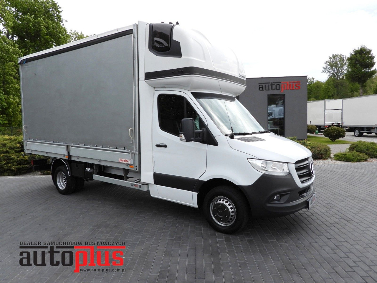 Mercedes-Benz SPRINTER 519 PRITSCHE PLANE 8 PALETTEN WEBASTO - Xe van thùng mui bạt: hình 1 Mercedes-Benz SPRINTER 519 PRITSCHE PLANE 8 PALETTEN WEBASTO - Xe van thùng mui bạt: hình 1