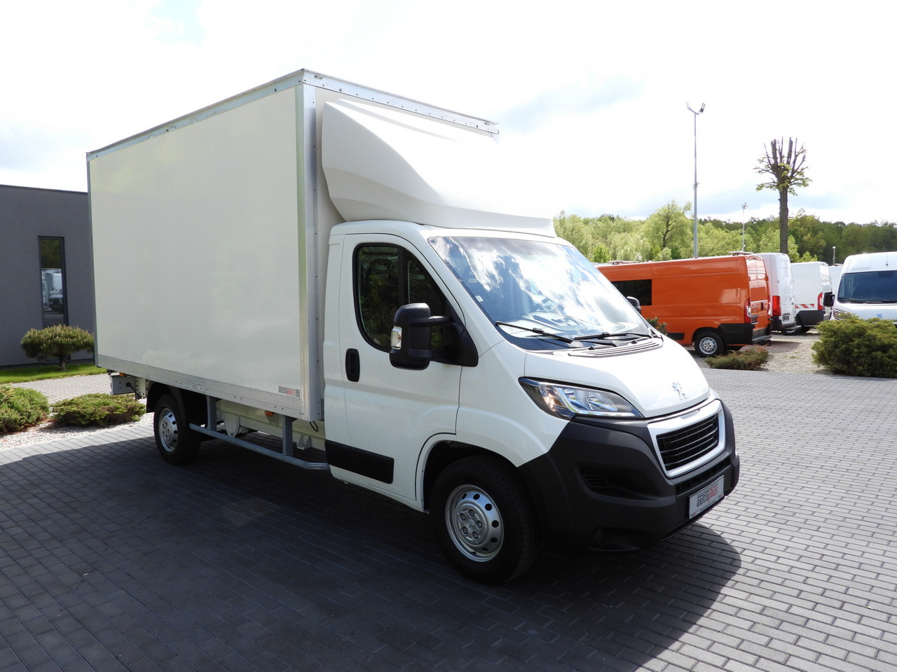 PEUGEOT BOXER BOX 8 PALLETS CRUISE CONTROL AIR CONDITIONING 130HP - Xe tải nhỏ thùng kín: hình 4 PEUGEOT BOXER BOX 8 PALLETS CRUISE CONTROL AIR CONDITIONING 130HP - Xe tải nhỏ thùng kín: hình 4