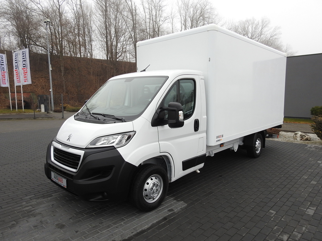 Xe tải nhỏ thùng kín PEUGEOT BOXER BOX LIFT 8 PALLETS CRUISE CONTROL AIR CONDITIONING  140HP: hình 6