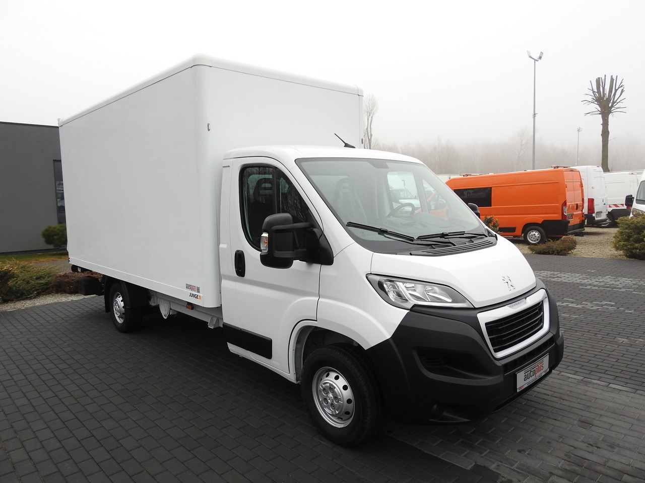 PEUGEOT BOXER BOX LIFT 8 PALLETS CRUISE CONTROL AIR CONDITIONING 140HP - Xe tải nhỏ thùng kín: hình 4 PEUGEOT BOXER BOX LIFT 8 PALLETS CRUISE CONTROL AIR CONDITIONING 140HP - Xe tải nhỏ thùng kín: hình 4
