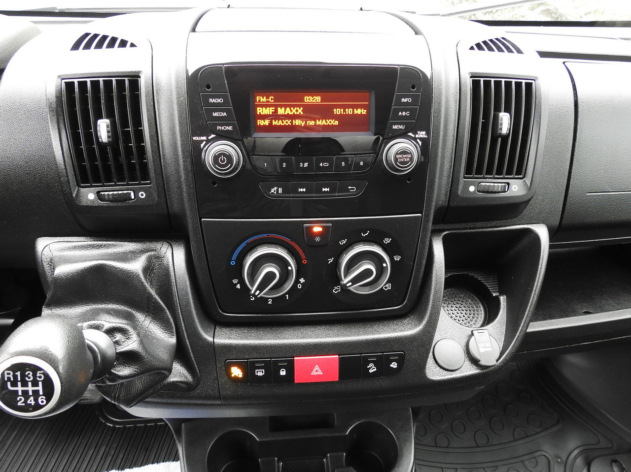 Xe tải nhỏ thùng kín PEUGEOT BOXER BOX LIFT 8 PALLETS CRUISE CONTROL AIR CONDITIONING  140HP: hình 31