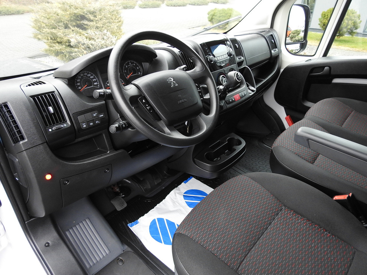 PEUGEOT BOXER BOX LIFT 8 PALLETS CRUISE CONTROL AIR CONDITIONING 140HP - Xe tải nhỏ thùng kín: hình 2 PEUGEOT BOXER BOX LIFT 8 PALLETS CRUISE CONTROL AIR CONDITIONING 140HP - Xe tải nhỏ thùng kín: hình 2