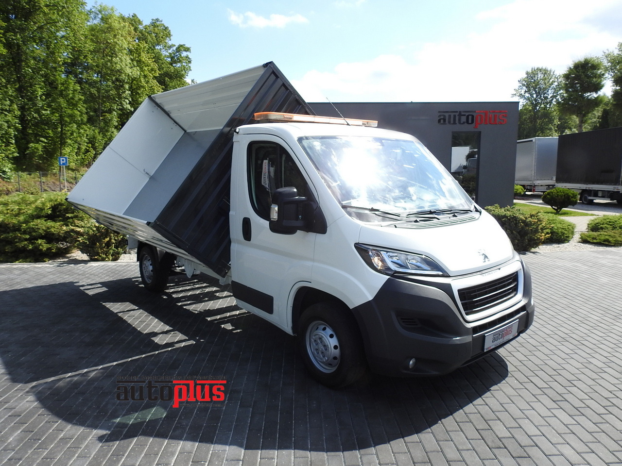 PEUGEOT BOXER THREE-WAY TIPPER AIR CONDITIONING 130HP - Xe ben: hình 1 PEUGEOT BOXER THREE-WAY TIPPER AIR CONDITIONING 130HP - Xe ben: hình 1