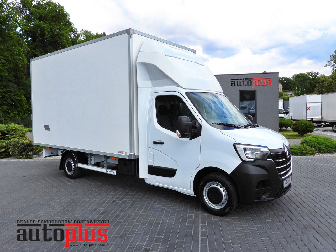 RENAULT MASTER BOX 8 PALLETS CRUISE CONTROL LED LIGHTS AIR CONDITIONING 165HP - Xe tải nhỏ thùng kín: hình 1 RENAULT MASTER BOX 8 PALLETS CRUISE CONTROL LED LIGHTS AIR CONDITIONING 165HP - Xe tải nhỏ thùng kín: hình 1