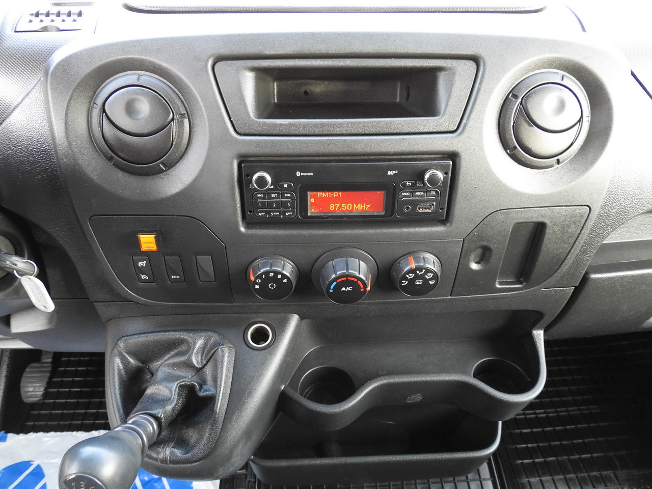 Xe van chở hàng RENAULT MASTER BOX DELIVERY VAN 7 SEATS CRUISE CONTROL AIR CONDITIONING 130HP: hình 28 Xe van chở hàng RENAULT MASTER BOX DELIVERY VAN 7 SEATS CRUISE CONTROL AIR CONDITIONING 130HP: hình 28