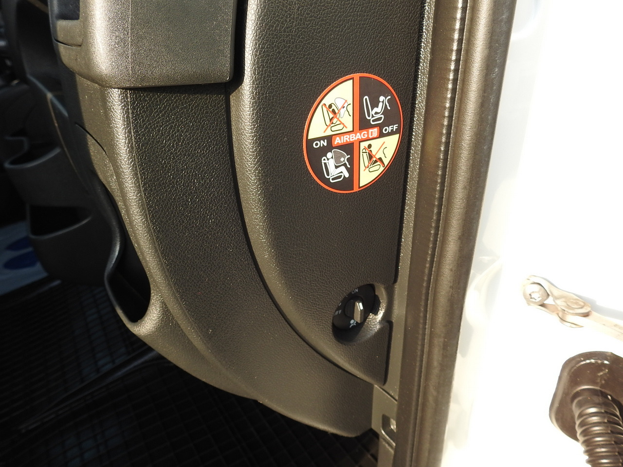 Xe van chở hàng RENAULT MASTER BOX DELIVERY VAN 7 SEATS CRUISE CONTROL AIR CONDITIONING 130HP: hình 36 Xe van chở hàng RENAULT MASTER BOX DELIVERY VAN 7 SEATS CRUISE CONTROL AIR CONDITIONING 130HP: hình 36