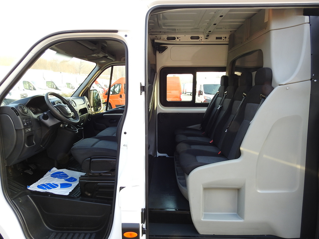 Xe van chở hàng RENAULT MASTER BOX DELIVERY VAN 7 SEATS CRUISE CONTROL AIR CONDITIONING 130HP: hình 32 Xe van chở hàng RENAULT MASTER BOX DELIVERY VAN 7 SEATS CRUISE CONTROL AIR CONDITIONING 130HP: hình 32