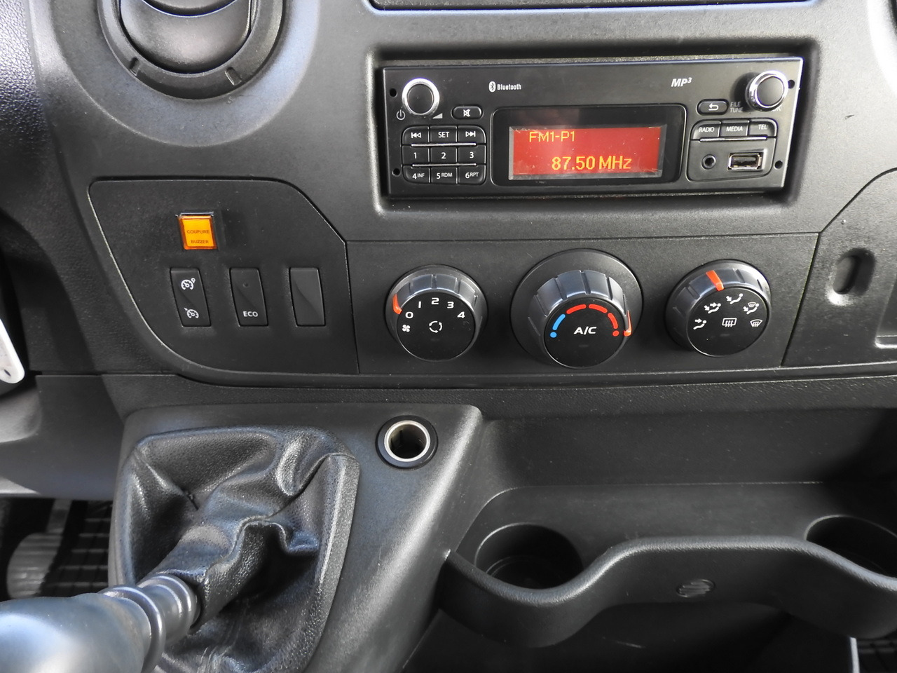 Xe van chở hàng RENAULT MASTER BOX DELIVERY VAN 7 SEATS CRUISE CONTROL AIR CONDITIONING 130HP: hình 29 Xe van chở hàng RENAULT MASTER BOX DELIVERY VAN 7 SEATS CRUISE CONTROL AIR CONDITIONING 130HP: hình 29