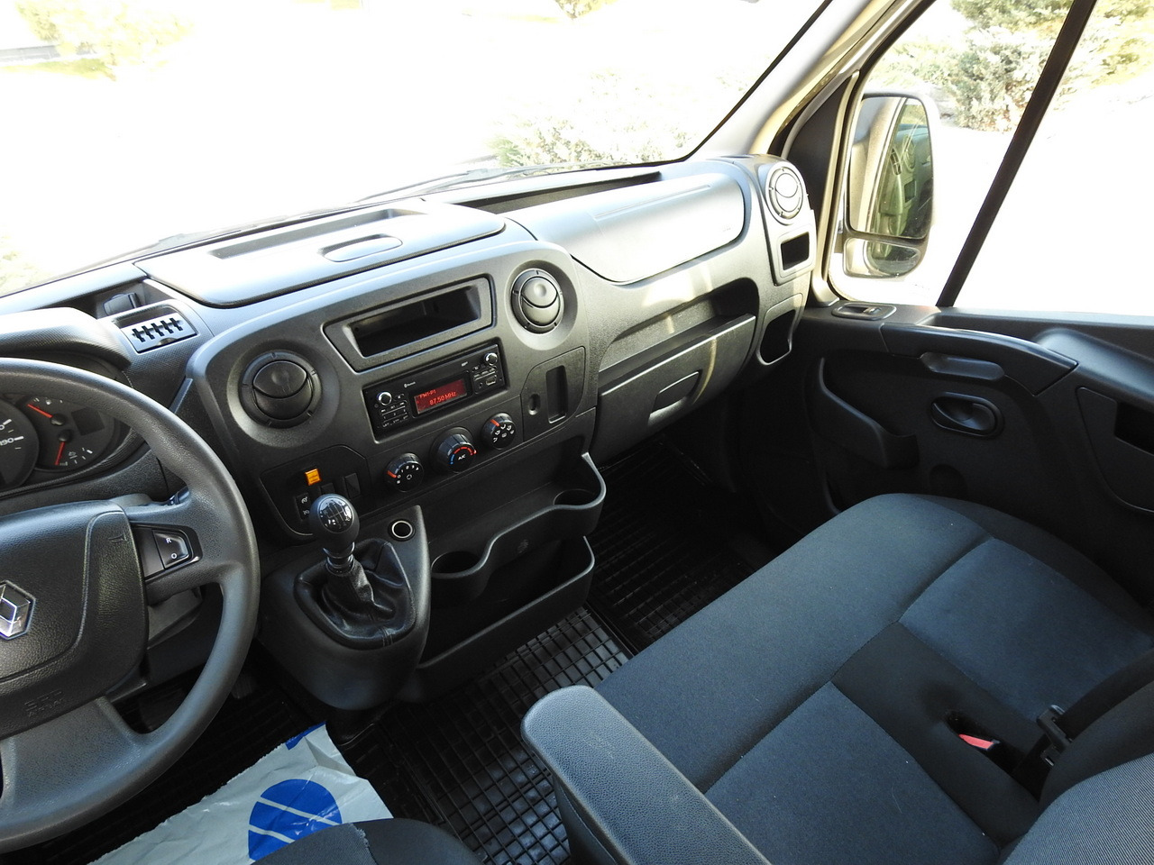 Xe van chở hàng RENAULT MASTER BOX DELIVERY VAN 7 SEATS CRUISE CONTROL AIR CONDITIONING 130HP: hình 26 Xe van chở hàng RENAULT MASTER BOX DELIVERY VAN 7 SEATS CRUISE CONTROL AIR CONDITIONING 130HP: hình 26