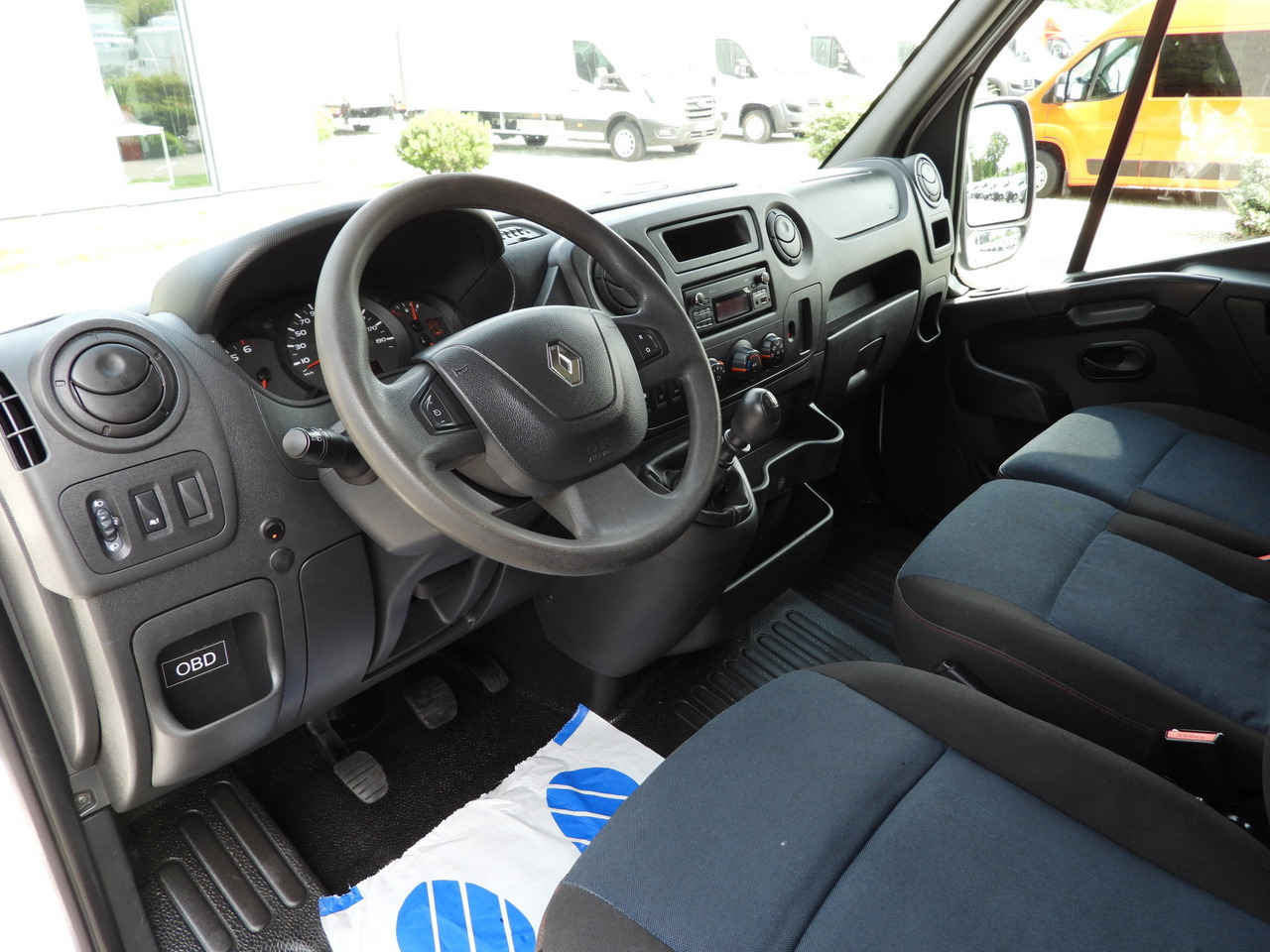 RENAULT MASTER BOX DELIVERY VAN 7 SEATS CRUISE CONTROL TWIN WHEELS AIR CONDITIONING 145HP - Xe van chở hàng: hình 2 RENAULT MASTER BOX DELIVERY VAN 7 SEATS CRUISE CONTROL TWIN WHEELS AIR CONDITIONING 145HP - Xe van chở hàng: hình 2
