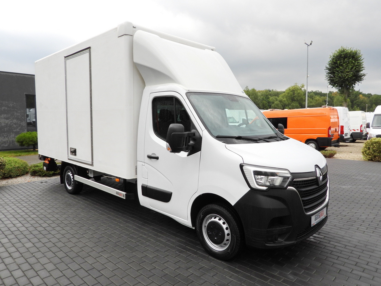 RENAULT MASTER BOX LIFT 8 PALLETS CRUISE CONTROL LED LIGHTS AIR CONDITIONING 145HP - Xe tải nhỏ thùng kín: hình 4 RENAULT MASTER BOX LIFT 8 PALLETS CRUISE CONTROL LED LIGHTS AIR CONDITIONING 145HP - Xe tải nhỏ thùng kín: hình 4