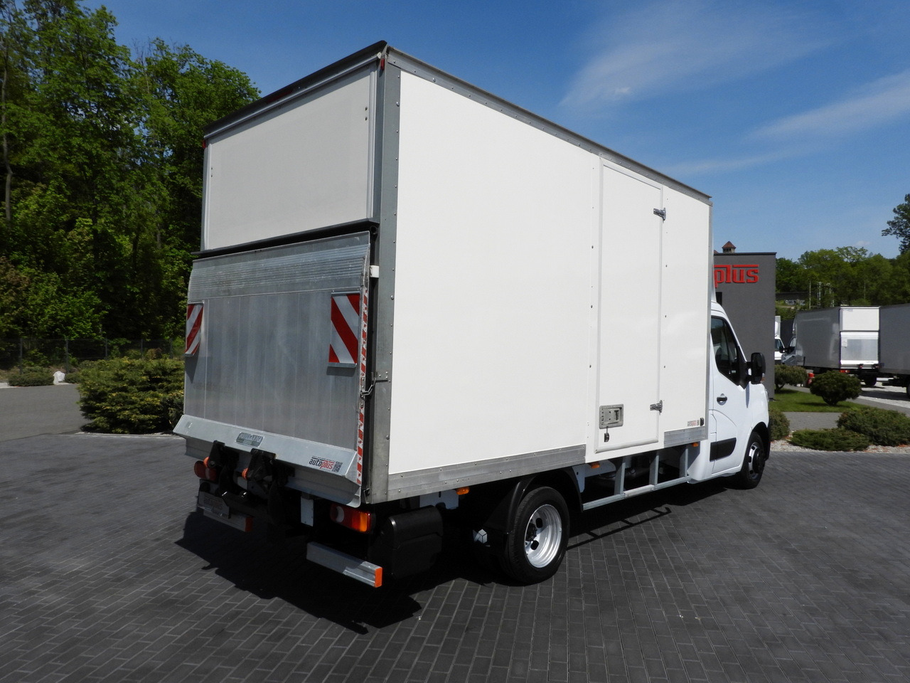 RENAULT MASTER BOX LIFT 8 PALLETS CRUISE CONTROL NAVIGATION LED LIGHTS TWIN WHEELS AIR CONDITIONING 145HP - Xe tải nhỏ thùng kín: hình 3 RENAULT MASTER BOX LIFT 8 PALLETS CRUISE CONTROL NAVIGATION LED LIGHTS TWIN WHEELS AIR CONDITIONING 145HP - Xe tải nhỏ thùng kín: hình 3