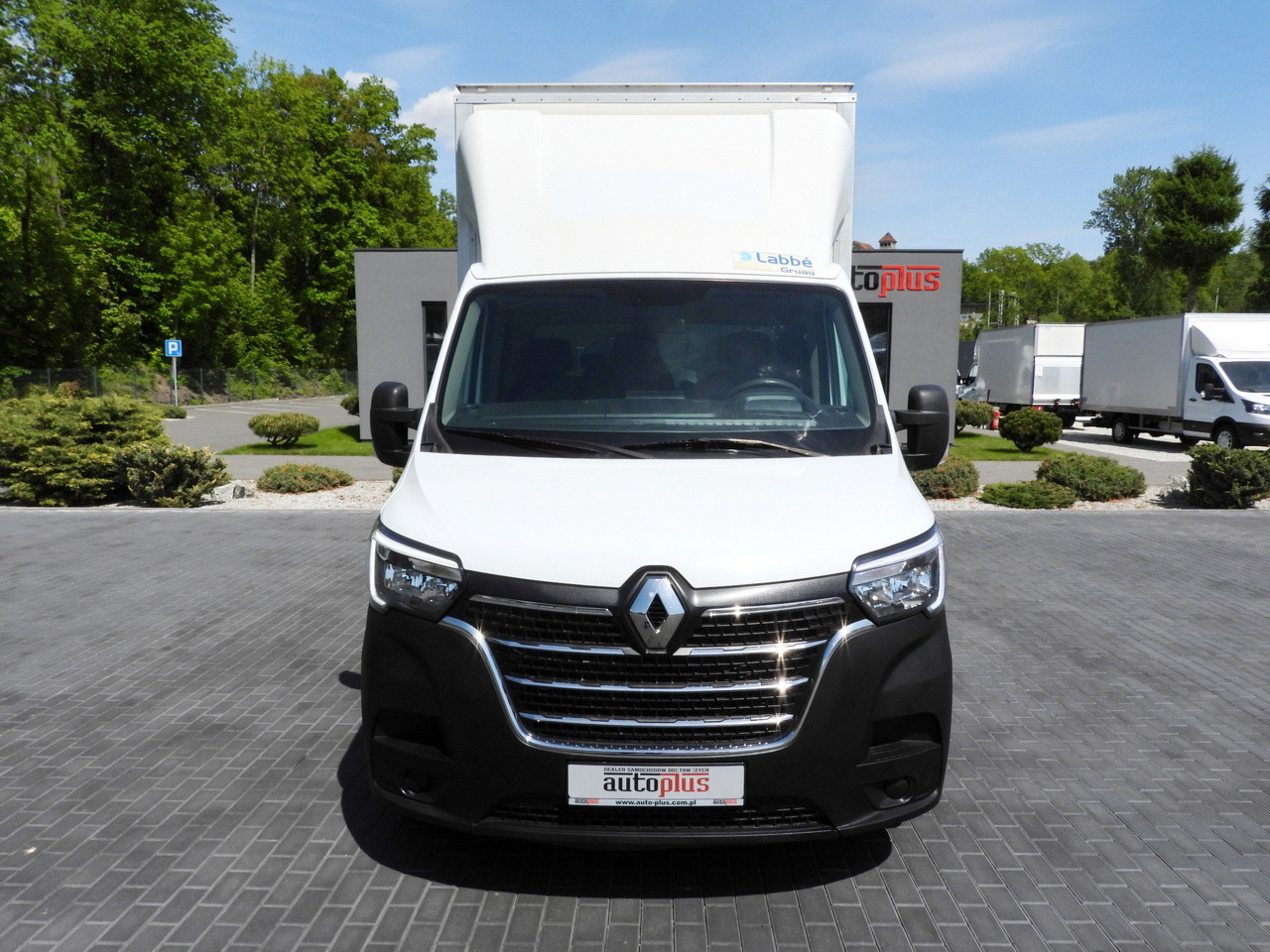 RENAULT MASTER BOX LIFT 8 PALLETS CRUISE CONTROL NAVIGATION LED LIGHTS TWIN WHEELS AIR CONDITIONING 145HP - Xe tải nhỏ thùng kín: hình 5 RENAULT MASTER BOX LIFT 8 PALLETS CRUISE CONTROL NAVIGATION LED LIGHTS TWIN WHEELS AIR CONDITIONING 145HP - Xe tải nhỏ thùng kín: hình 5