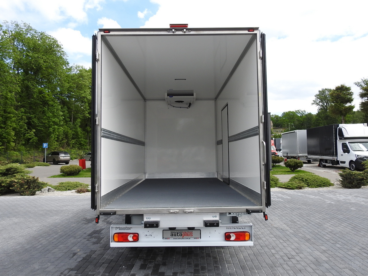 Xe van đông lạnh mới RENAULT MASTER NEW REGRIGERATOR BOX -10*C 8 PALLETS CRUISE CONTROL AIR CONDITIONING LED LIGHTS GUARANTEE 165HP: hình 12 Xe van đông lạnh mới RENAULT MASTER NEW REGRIGERATOR BOX -10*C 8 PALLETS CRUISE CONTROL AIR CONDITIONING LED LIGHTS GUARANTEE 165HP: hình 12