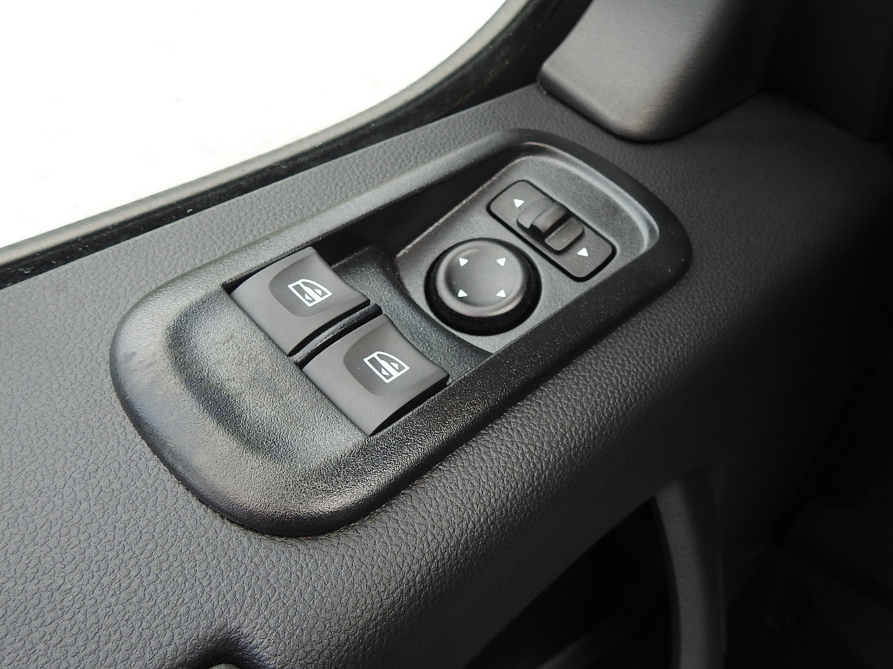 Xe van đông lạnh mới RENAULT MASTER NEW REGRIGERATOR BOX -10*C 8 PALLETS CRUISE CONTROL AIR CONDITIONING LED LIGHTS GUARANTEE 165HP: hình 29 Xe van đông lạnh mới RENAULT MASTER NEW REGRIGERATOR BOX -10*C 8 PALLETS CRUISE CONTROL AIR CONDITIONING LED LIGHTS GUARANTEE 165HP: hình 29