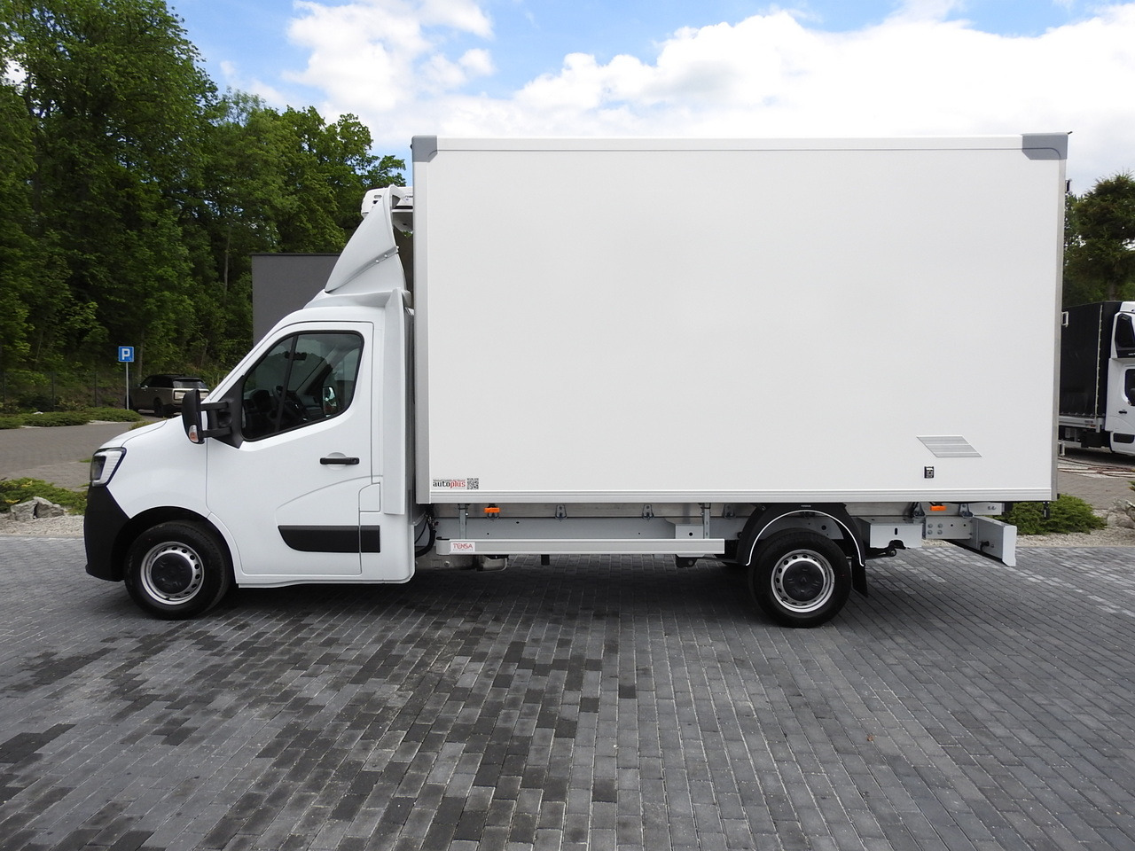 Xe van đông lạnh mới RENAULT MASTER NEW REGRIGERATOR BOX -10*C 8 PALLETS CRUISE CONTROL AIR CONDITIONING LED LIGHTS GUARANTEE 165HP: hình 9 Xe van đông lạnh mới RENAULT MASTER NEW REGRIGERATOR BOX -10*C 8 PALLETS CRUISE CONTROL AIR CONDITIONING LED LIGHTS GUARANTEE 165HP: hình 9