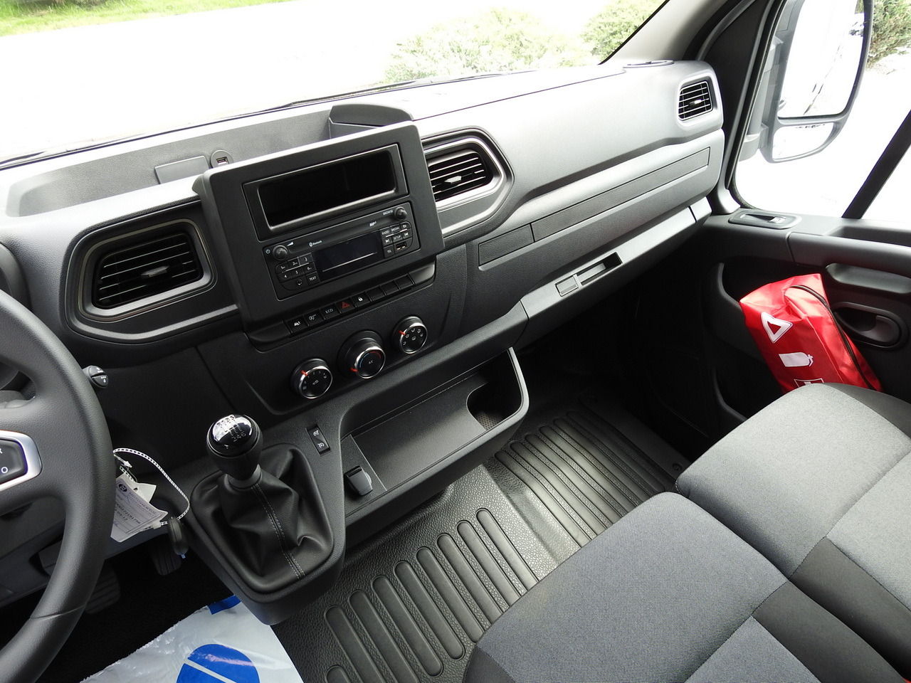 Xe van đông lạnh mới RENAULT MASTER NEW REGRIGERATOR BOX -10*C 8 PALLETS CRUISE CONTROL AIR CONDITIONING LED LIGHTS GUARANTEE 165HP: hình 32 Xe van đông lạnh mới RENAULT MASTER NEW REGRIGERATOR BOX -10*C 8 PALLETS CRUISE CONTROL AIR CONDITIONING LED LIGHTS GUARANTEE 165HP: hình 32