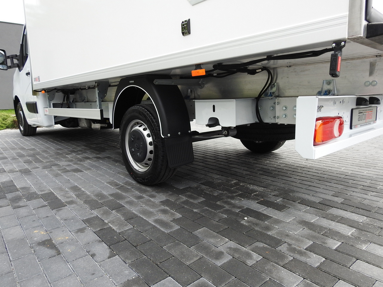 Xe van đông lạnh mới RENAULT MASTER NEW REGRIGERATOR BOX -10*C 8 PALLETS CRUISE CONTROL AIR CONDITIONING LED LIGHTS GUARANTEE 165HP: hình 17 Xe van đông lạnh mới RENAULT MASTER NEW REGRIGERATOR BOX -10*C 8 PALLETS CRUISE CONTROL AIR CONDITIONING LED LIGHTS GUARANTEE 165HP: hình 17