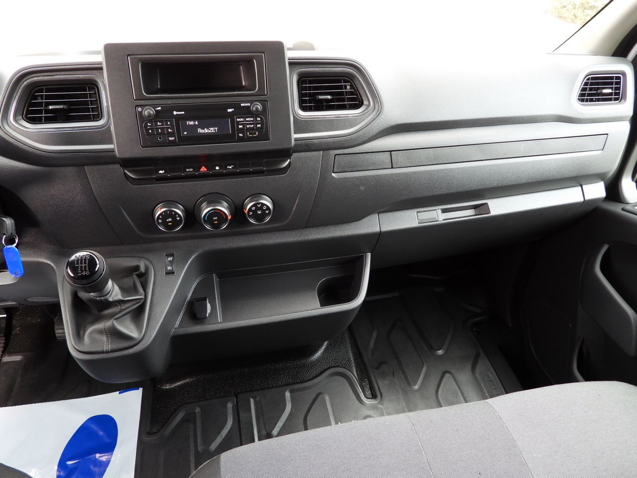 Xe van đông lạnh RENAULT MASTER REFRIGERATOR VAN 0*C CRUISE CONTROL LED LIGHTS AIR CONDITIONING 135HP: hình 37 Xe van đông lạnh RENAULT MASTER REFRIGERATOR VAN 0*C CRUISE CONTROL LED LIGHTS AIR CONDITIONING 135HP: hình 37