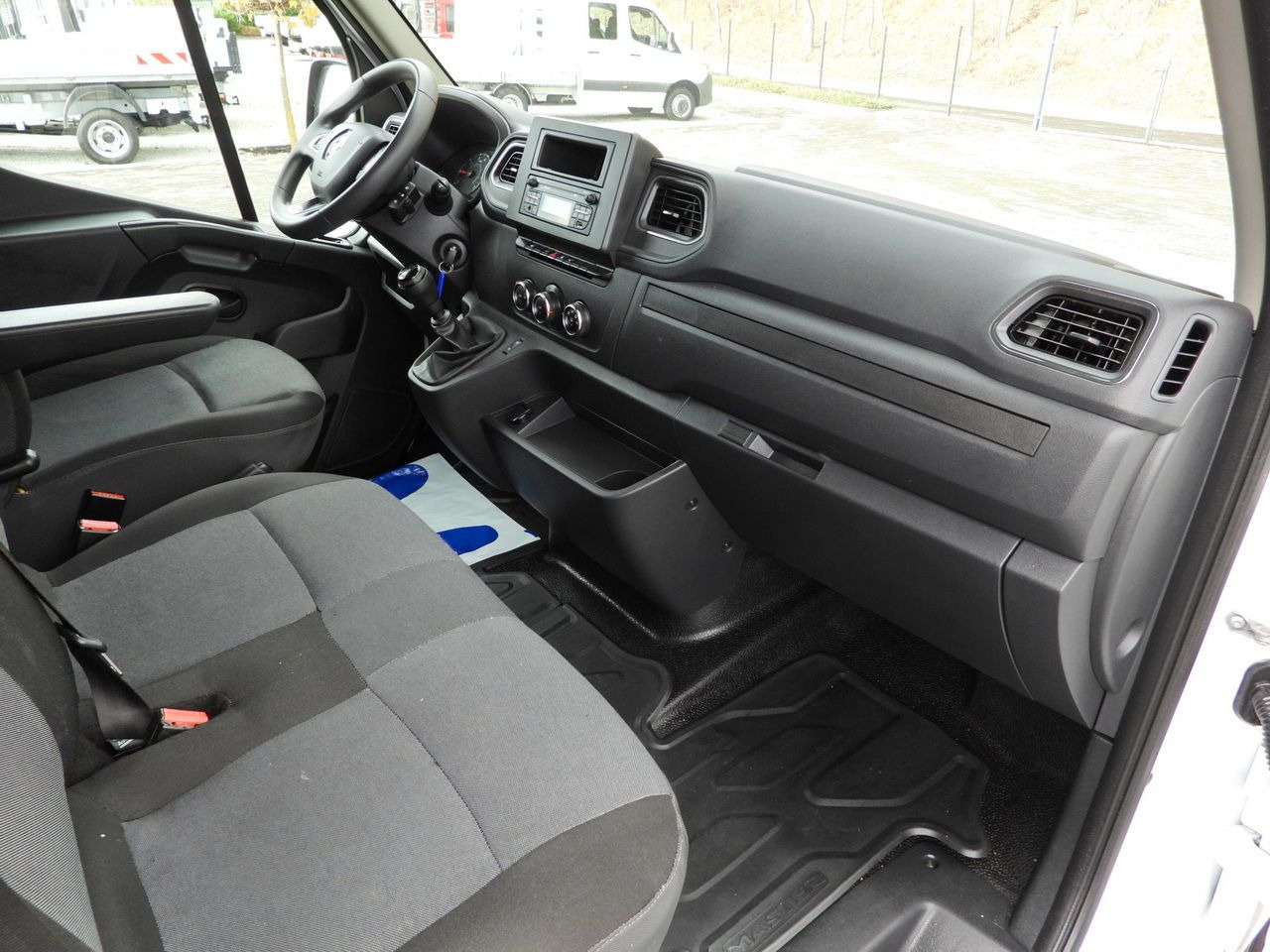 Xe van đông lạnh RENAULT MASTER REFRIGERATOR VAN 0*C CRUISE CONTROL LED LIGHTS AIR CONDITIONING 135HP: hình 46 Xe van đông lạnh RENAULT MASTER REFRIGERATOR VAN 0*C CRUISE CONTROL LED LIGHTS AIR CONDITIONING 135HP: hình 46