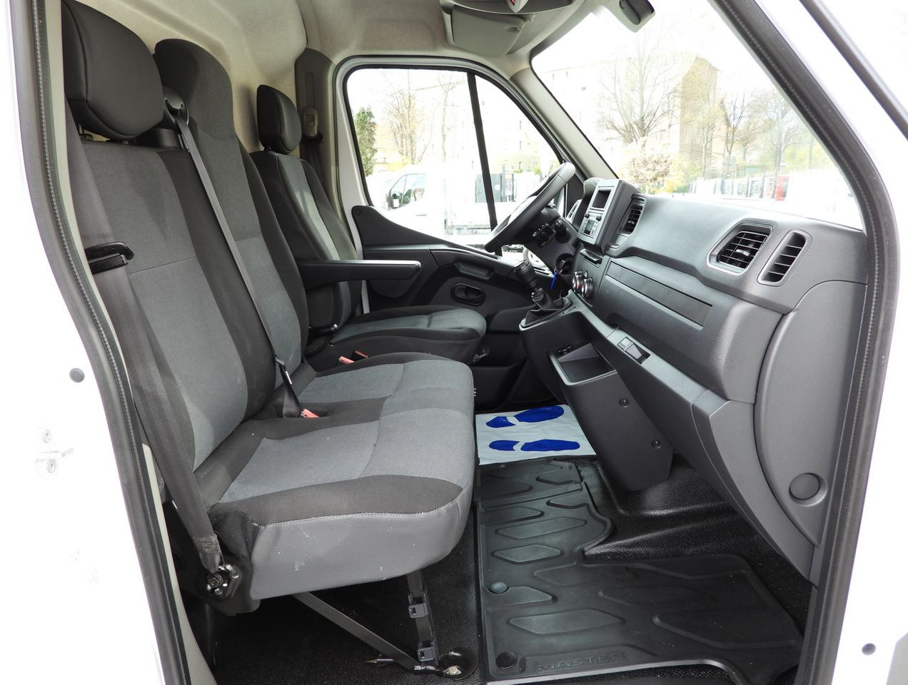 Xe van đông lạnh RENAULT MASTER REFRIGERATOR VAN 0*C CRUISE CONTROL LED LIGHTS AIR CONDITIONING 135HP: hình 44 Xe van đông lạnh RENAULT MASTER REFRIGERATOR VAN 0*C CRUISE CONTROL LED LIGHTS AIR CONDITIONING 135HP: hình 44