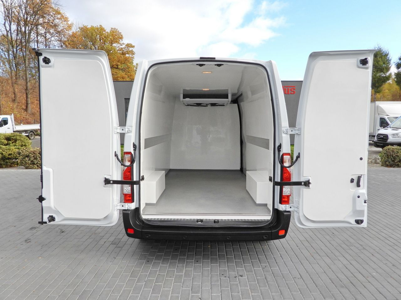 Xe van đông lạnh RENAULT MASTER REFRIGERATOR VAN 0*C CRUISE CONTROL LED LIGHTS AIR CONDITIONING 135HP: hình 13 Xe van đông lạnh RENAULT MASTER REFRIGERATOR VAN 0*C CRUISE CONTROL LED LIGHTS AIR CONDITIONING 135HP: hình 13