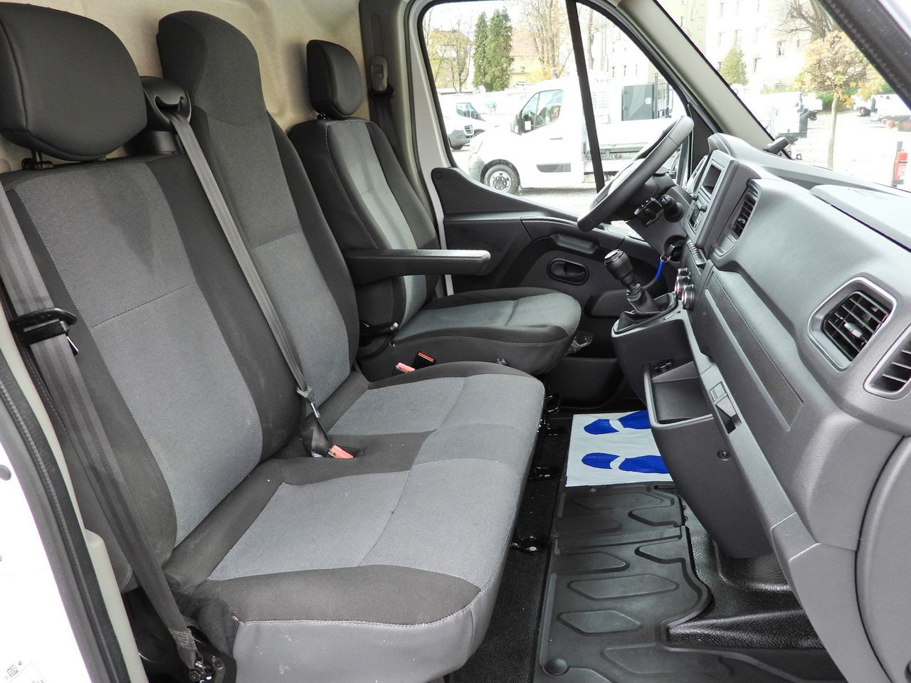 Xe van đông lạnh RENAULT MASTER REFRIGERATOR VAN 0*C CRUISE CONTROL LED LIGHTS AIR CONDITIONING 135HP: hình 45 Xe van đông lạnh RENAULT MASTER REFRIGERATOR VAN 0*C CRUISE CONTROL LED LIGHTS AIR CONDITIONING 135HP: hình 45