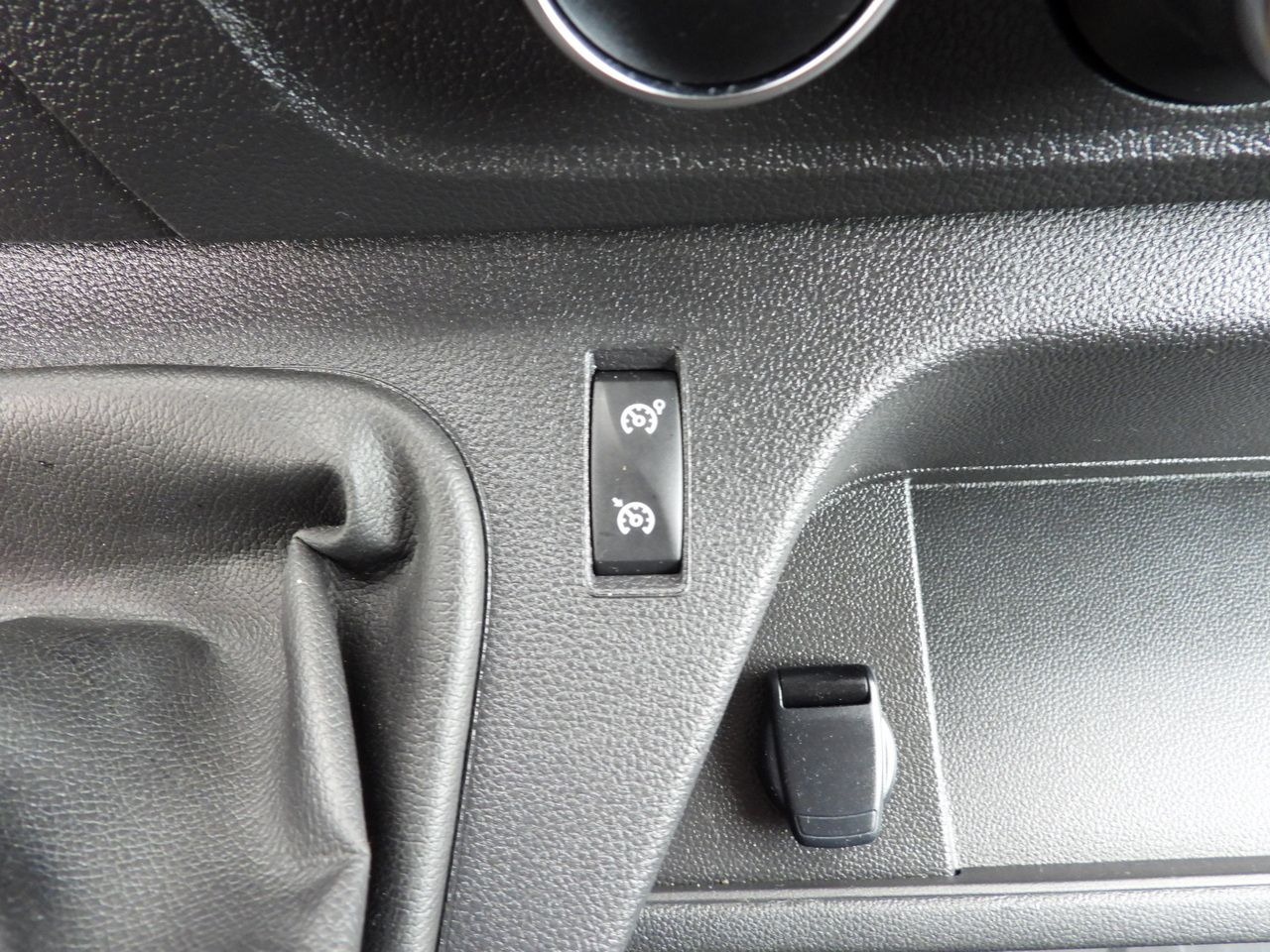 Xe van đông lạnh RENAULT MASTER REFRIGERATOR VAN 0*C CRUISE CONTROL LED LIGHTS AIR CONDITIONING 135HP: hình 42 Xe van đông lạnh RENAULT MASTER REFRIGERATOR VAN 0*C CRUISE CONTROL LED LIGHTS AIR CONDITIONING 135HP: hình 42