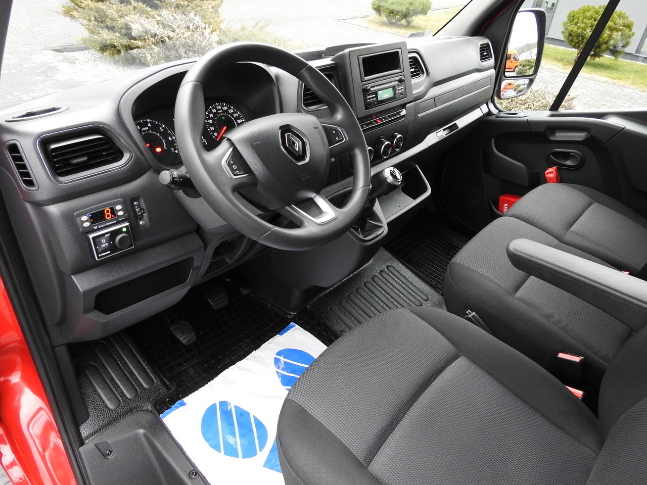 RENAULT MASTER REFRIGERATOR VAN 1*C CRUISE CONTROL AIR CONDITIONING LED LIGHTS 135HP - Xe van đông lạnh: hình 2 RENAULT MASTER REFRIGERATOR VAN 1*C CRUISE CONTROL AIR CONDITIONING LED LIGHTS 135HP - Xe van đông lạnh: hình 2