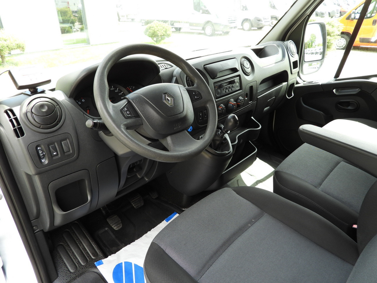 RENAULT MASTER  REFRIGERATOR VAN -20*C POWER SUPPLY 230V CRUISE CONTROL AIR CONDITIONING  145HP - Xe van đông lạnh: hình 2 RENAULT MASTER  REFRIGERATOR VAN -20*C POWER SUPPLY 230V CRUISE CONTROL AIR CONDITIONING  145HP - Xe van đông lạnh: hình 2