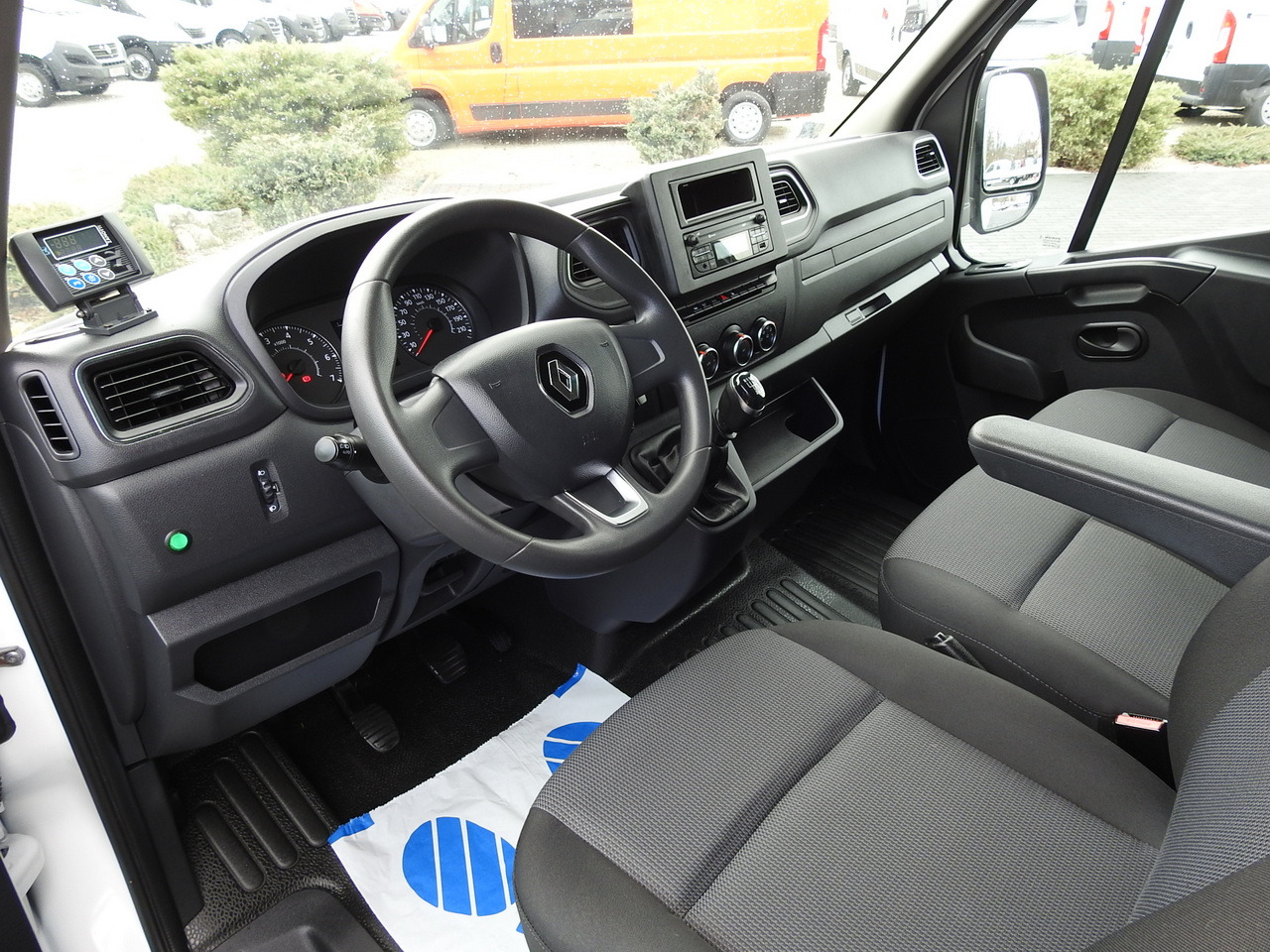 RENAULT MASTER  REGRIGERATOR BOX 0*C LED LIGHTS AIR CONDITIONING  145HP - Xe van đông lạnh: hình 2 RENAULT MASTER  REGRIGERATOR BOX 0*C LED LIGHTS AIR CONDITIONING  145HP - Xe van đông lạnh: hình 2