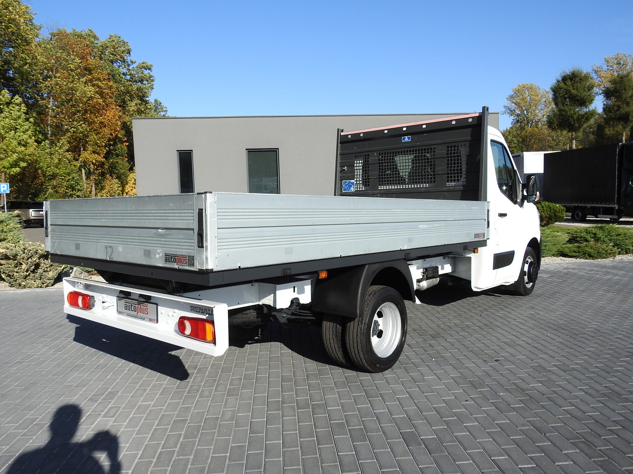 RENAULT MASTER STAKE BODY CRUISE CONTROL AIR CONDITIONING LED LIGHTS TWIN WHEELS 130HP - Xe tải nhỏ phẳng: hình 3 RENAULT MASTER STAKE BODY CRUISE CONTROL AIR CONDITIONING LED LIGHTS TWIN WHEELS 130HP - Xe tải nhỏ phẳng: hình 3