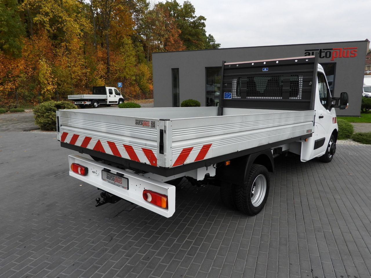 RENAULT MASTER STAKE BODY CRUISE CONTROL NAVIGATION TWIN WHEELS AIR CONDITIONING 130HP - Xe tải nhỏ phẳng: hình 3 RENAULT MASTER STAKE BODY CRUISE CONTROL NAVIGATION TWIN WHEELS AIR CONDITIONING 130HP - Xe tải nhỏ phẳng: hình 3