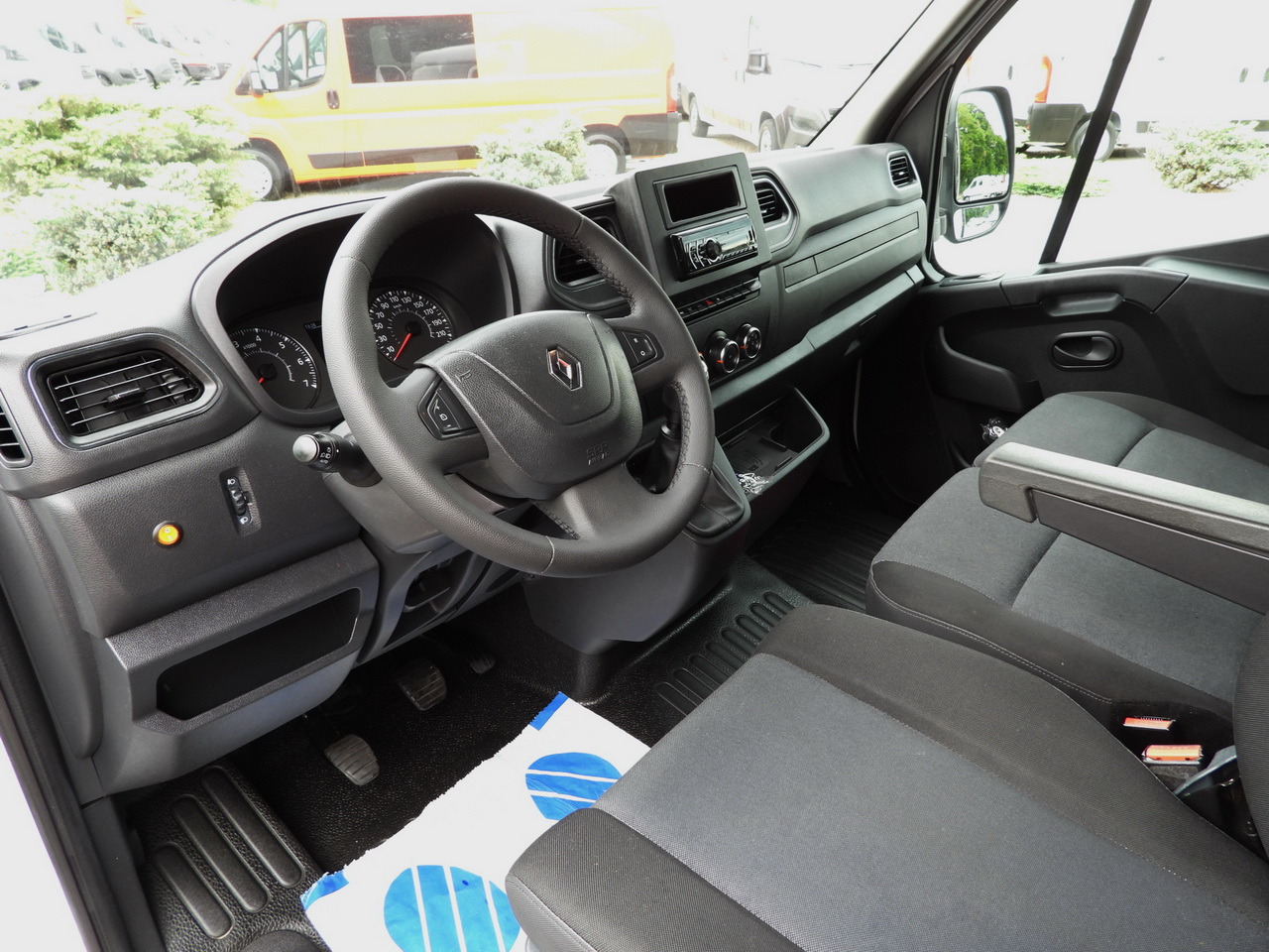 RENAULT MASTER TARPAULIN LIFT 10 PALLETS WEBASTO CRUISE CONTROL LED LIGHTS PNEUMATICS AIR CONDITIONING 165HP - Xe van thùng mui bạt: hình 2 RENAULT MASTER TARPAULIN LIFT 10 PALLETS WEBASTO CRUISE CONTROL LED LIGHTS PNEUMATICS AIR CONDITIONING 165HP - Xe van thùng mui bạt: hình 2