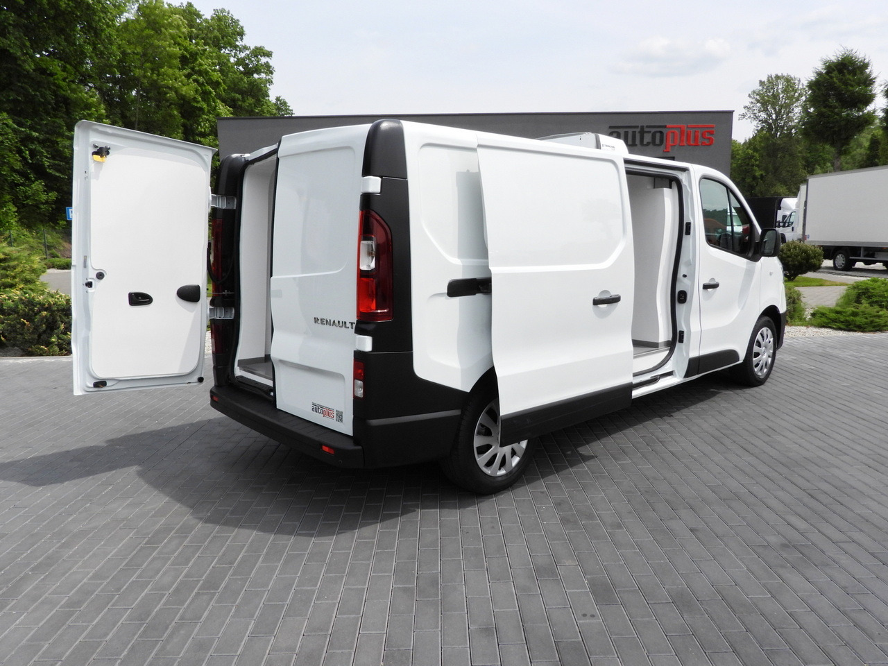 RENAULT TRAFIC REFRIGERATOR VAN 0*C CRUISE CONTROL LED LIGHTS AIR CONDITIONING 120HP - Xe van đông lạnh: hình 3 RENAULT TRAFIC REFRIGERATOR VAN 0*C CRUISE CONTROL LED LIGHTS AIR CONDITIONING 120HP - Xe van đông lạnh: hình 3