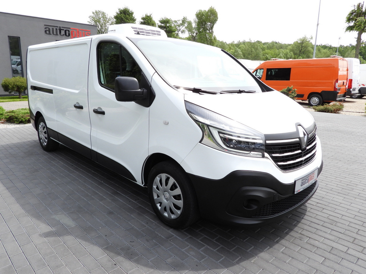 RENAULT TRAFIC REFRIGERATOR VAN 0*C CRUISE CONTROL LED LIGHTS AIR CONDITIONING 120HP - Xe van đông lạnh: hình 4 RENAULT TRAFIC REFRIGERATOR VAN 0*C CRUISE CONTROL LED LIGHTS AIR CONDITIONING 120HP - Xe van đông lạnh: hình 4