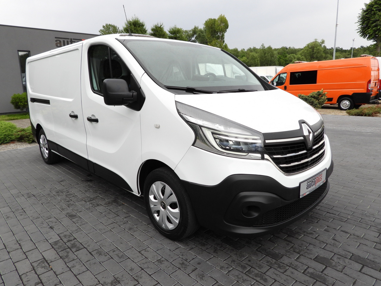 RENAULT TRAFIC REFRIGERATOR VAN -5*C POWER SUPPLY 230V CRUISE CONTROL LED LIGHTS AIR CONDITIONING 120HP - Xe van đông lạnh: hình 4 RENAULT TRAFIC REFRIGERATOR VAN -5*C POWER SUPPLY 230V CRUISE CONTROL LED LIGHTS AIR CONDITIONING 120HP - Xe van đông lạnh: hình 4