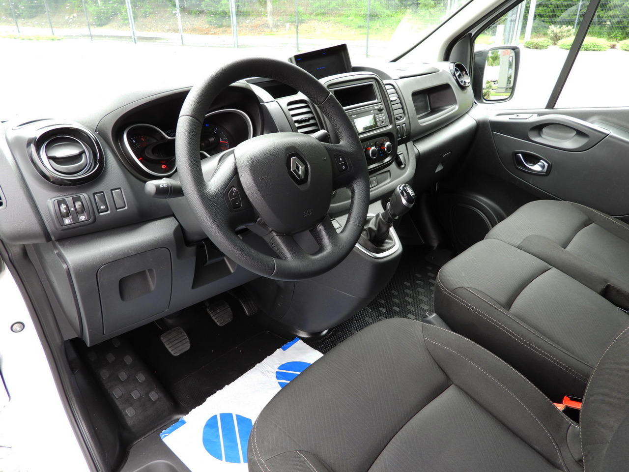 RENAULT TRAFIC REFRIGERATOR VAN -5*C POWER SUPPLY 230V CRUISE CONTROL LED LIGHTS AIR CONDITIONING 120HP - Xe van đông lạnh: hình 2 RENAULT TRAFIC REFRIGERATOR VAN -5*C POWER SUPPLY 230V CRUISE CONTROL LED LIGHTS AIR CONDITIONING 120HP - Xe van đông lạnh: hình 2