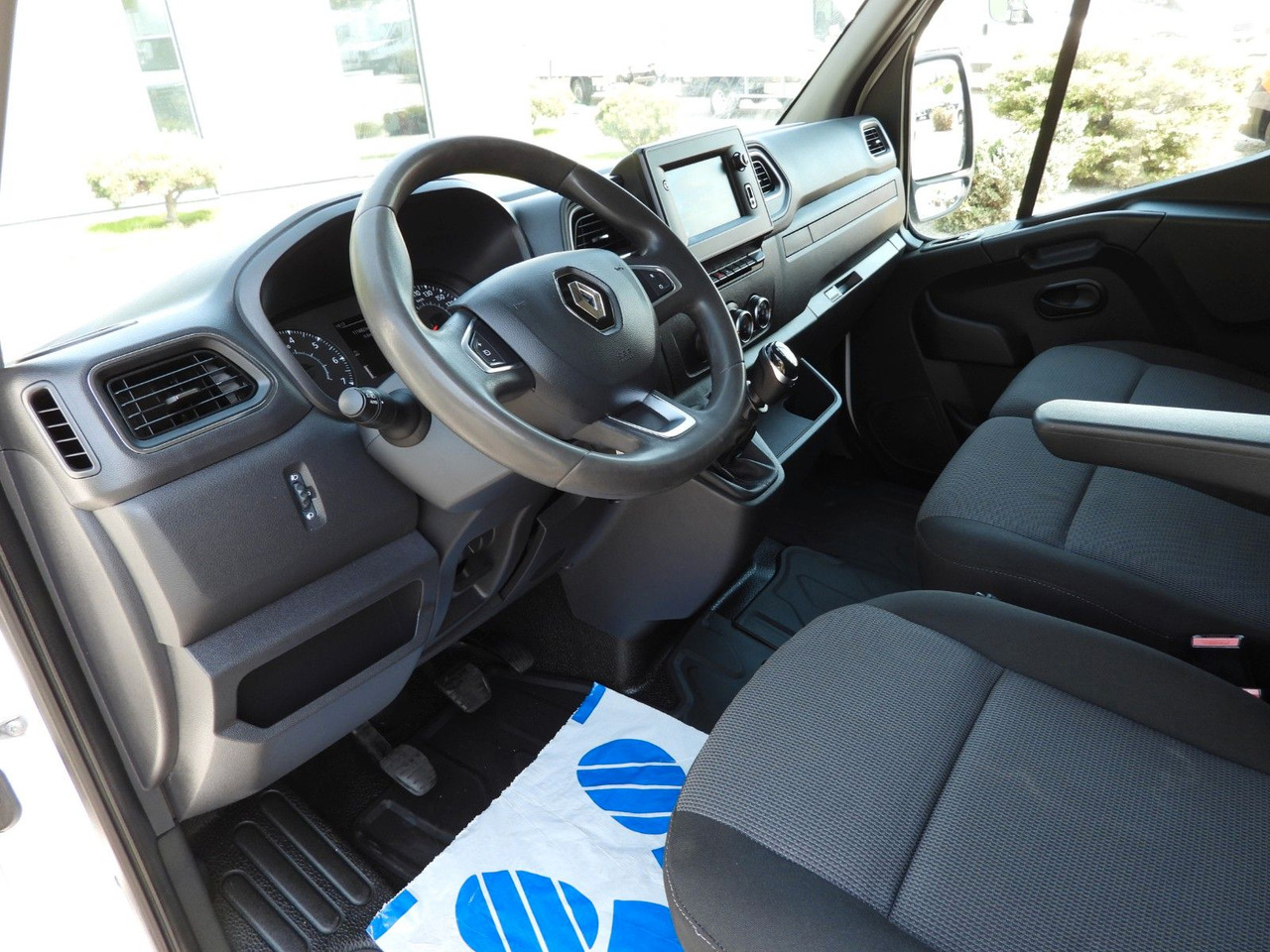 Renault MASTER KOFFER AUFZUG 8 PALETTEN TEMPOMAT NAVI - Xe tải nhỏ thùng kín: hình 2 Renault MASTER KOFFER AUFZUG 8 PALETTEN TEMPOMAT NAVI - Xe tải nhỏ thùng kín: hình 2