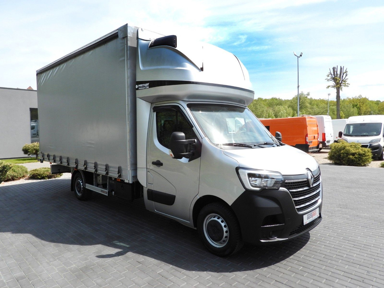 Renault MASTER PRITSCHE PLANE 10 PALETTEN WEBASTO A/C - Xe van thùng mui bạt: hình 4 Renault MASTER PRITSCHE PLANE 10 PALETTEN WEBASTO A/C - Xe van thùng mui bạt: hình 4