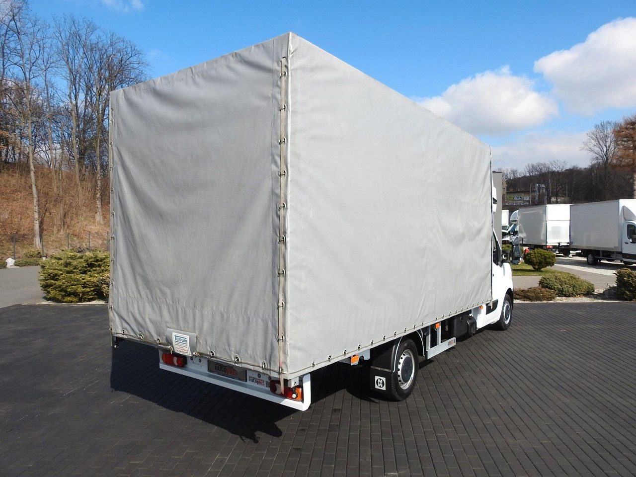 Renault MASTER PRITSCHE PLANE 10 PALETTEN WEBASTO - Xe van thùng mui bạt: hình 3 Renault MASTER PRITSCHE PLANE 10 PALETTEN WEBASTO - Xe van thùng mui bạt: hình 3