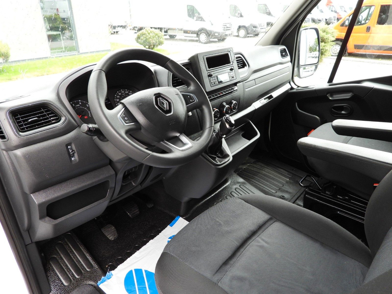 Renault MASTER PRITSCHE PLANE 8 PALETTEN WEBASTO A/C - Xe van thùng mui bạt, Xe tải van: hình 2 Renault MASTER PRITSCHE PLANE 8 PALETTEN WEBASTO A/C - Xe van thùng mui bạt, Xe tải van: hình 2