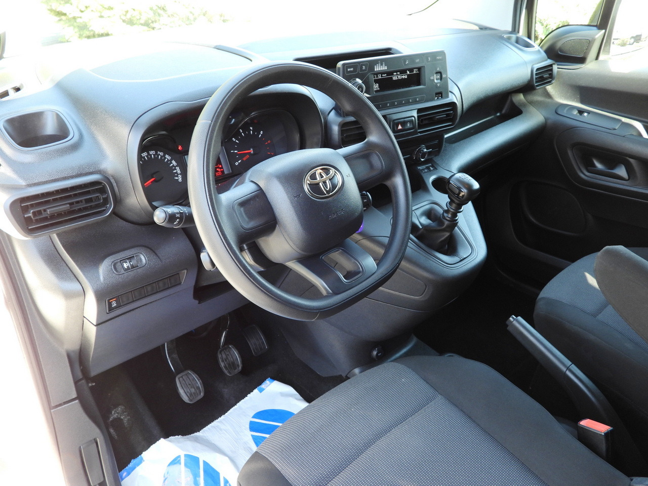 TOYOTA PROACE CITY REFRIGERATOR VAN -15*C POWER SUPPLY 230V CRUISE CONTROL AIR CONDITIONING 100HP - Xe van đông lạnh: hình 2 TOYOTA PROACE CITY REFRIGERATOR VAN -15*C POWER SUPPLY 230V CRUISE CONTROL AIR CONDITIONING 100HP - Xe van đông lạnh: hình 2